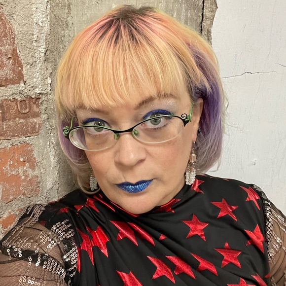 Meet your Posher, Angela - Picture 1 of 1